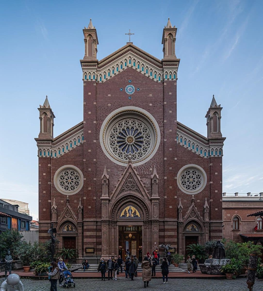 Taksim Art & Hidden History Walk 🎨⛪